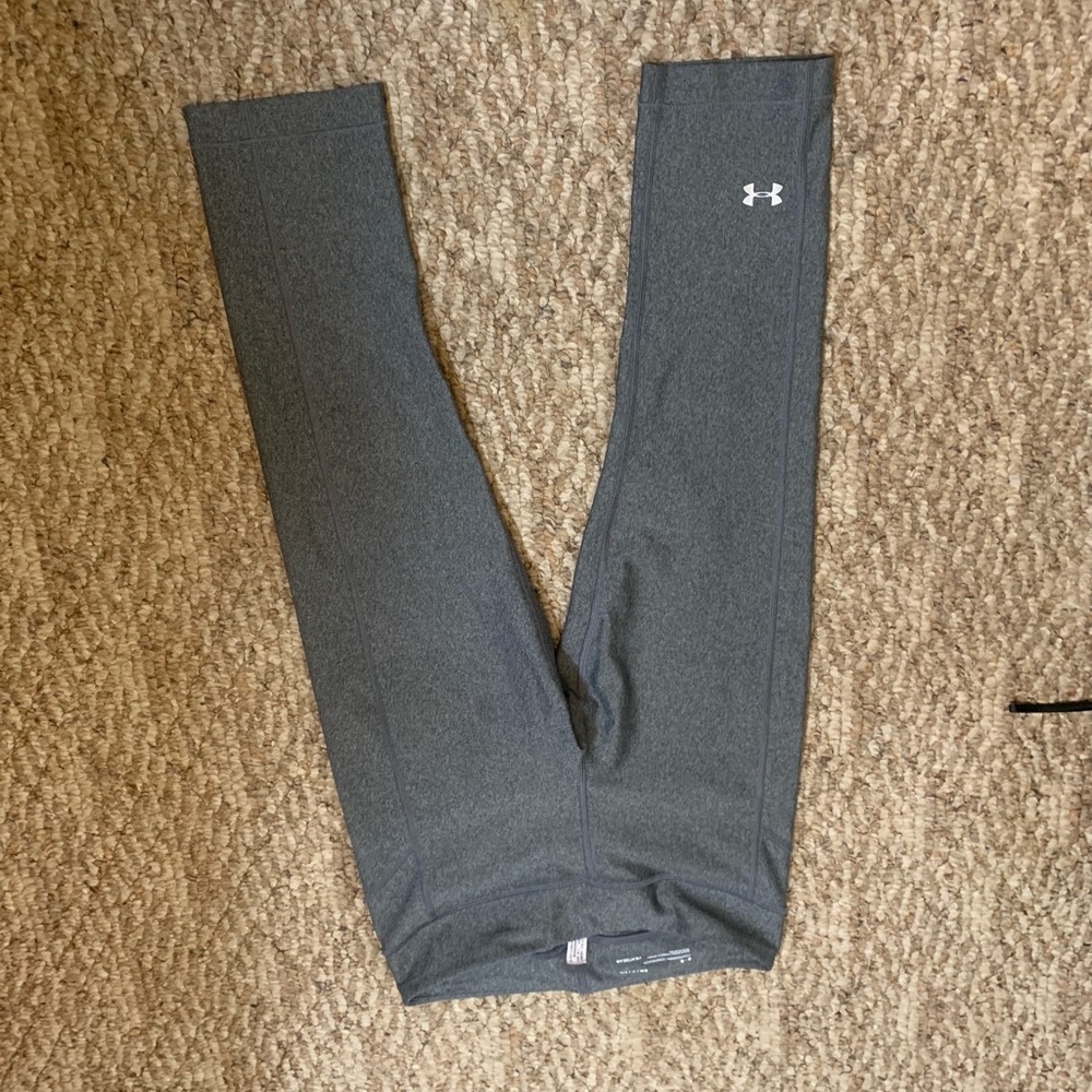 Gray under armour compression crops